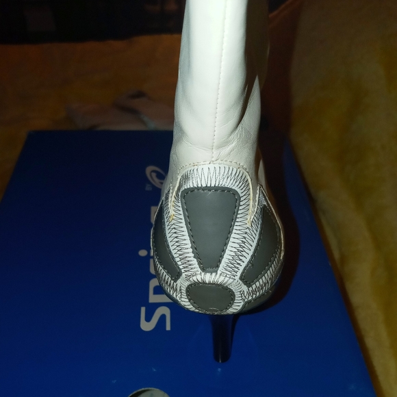 Woman's shoe***FINAL** - Picture 6 of 8